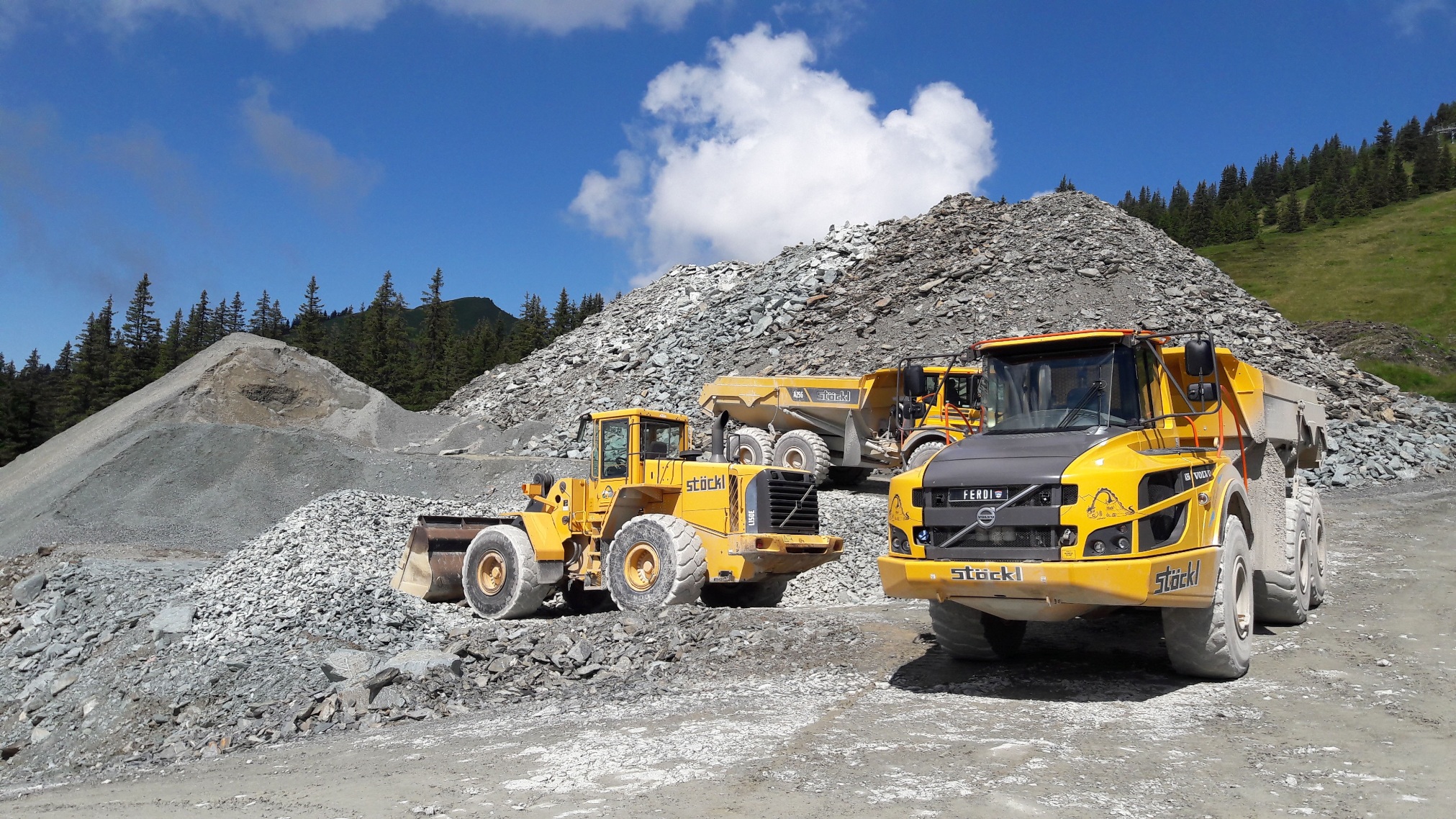 Read more about the article Dump Trucks Configurations