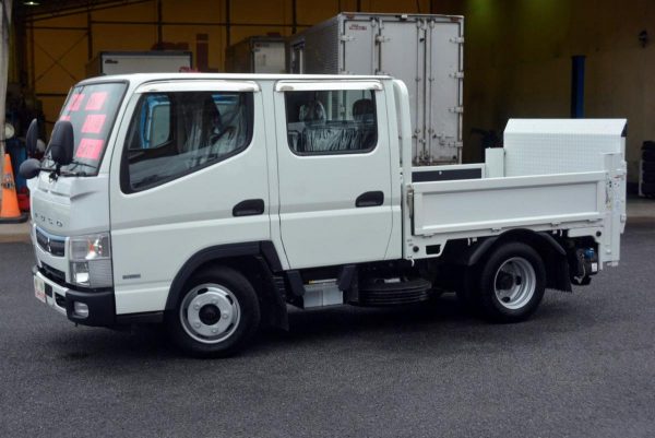 2020 MITSUBISHI Canter Double Cab Truck w/ LiftGate