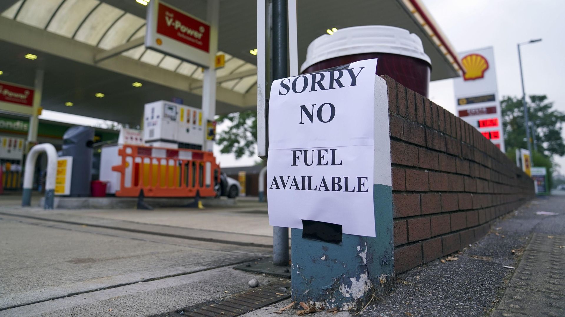 Read more about the article A Shortage Of Truck Drivers Has Pushed The UK Into A Fuel Crisis