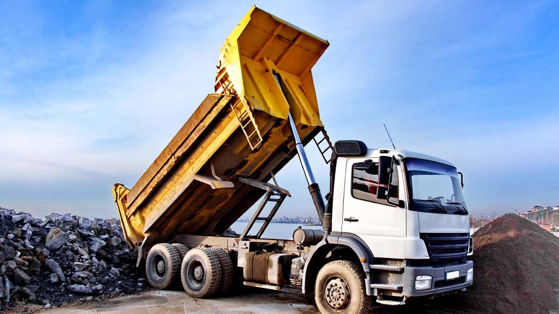 You are currently viewing Types of Dump Trucks In Construction, Mining, And Waste Management